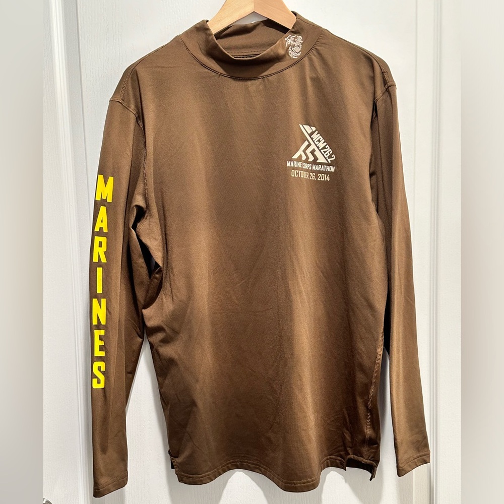 USMC Marine Corps Marathon 2014 Long Sleeve Raised Collar T-shirt Size: XL